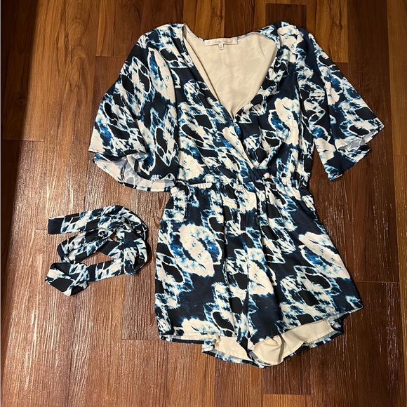 Lovers and friends revolve Isabelle romper in tribal water dye medium - Picture 3 of 4